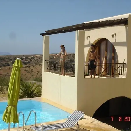 Mit Privatpool Fuer 12 Personen In Agia Galini, Kreta *